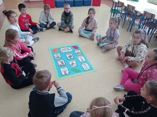 Dzieci uczą się o ekologii