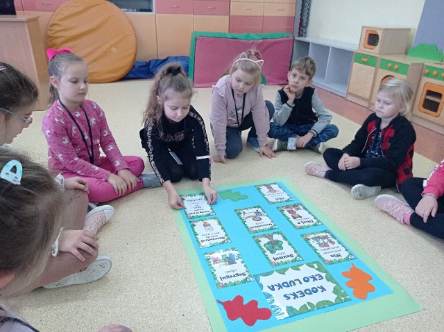 Dzieci układają kodeks eko ludka