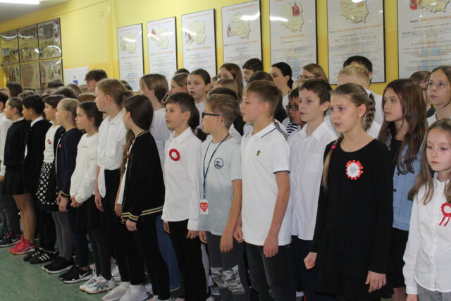 Szkoła do hymnu” 2022 – wspólne odśpiewanie hymnu narodowego. Już po raz piąty uczniowie, nauczyciele i pracownicy naszej szkoły, 10 listopada, o symbolicznej godzinie 11:11 zaśpiewali „Mazurka Dąbrowskiego”. W ten sposób społeczność szkolna wspólnie świętowała kolejną  rocznicę odzyskania przez Polskę niepodległości.