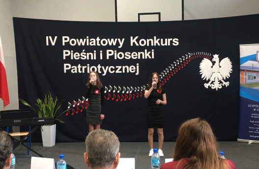 V Powiatowy Konkurs Pieśni i Piosenki Patriotycznej w Golicach. I miejsce w kategorii klas 7-8, zespoły: Antonina Chojecka, Nina Omelańczuk.