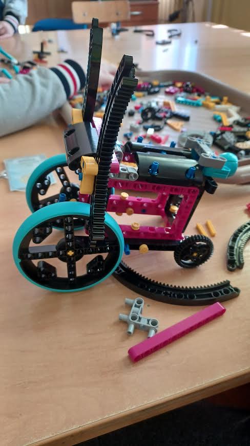 Robot – ogrodnik z klocków Lego
