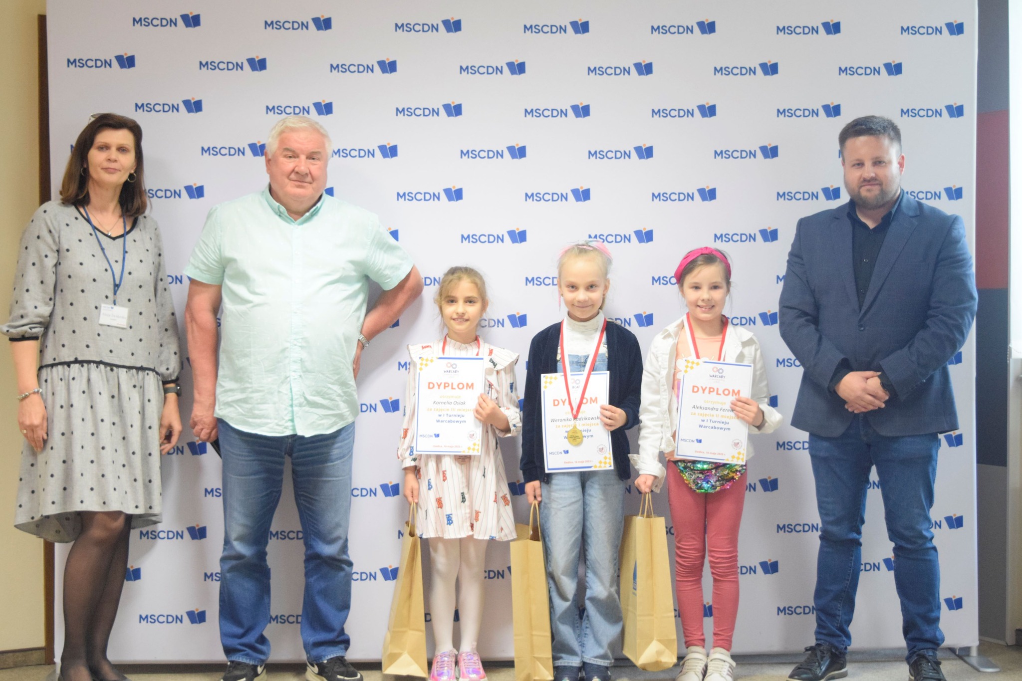 Zwycięscy w kategorii dziewczynki klasy 2. I miejsce Weronika Radzikowska kl. 2b SP11 w Siedlcach.