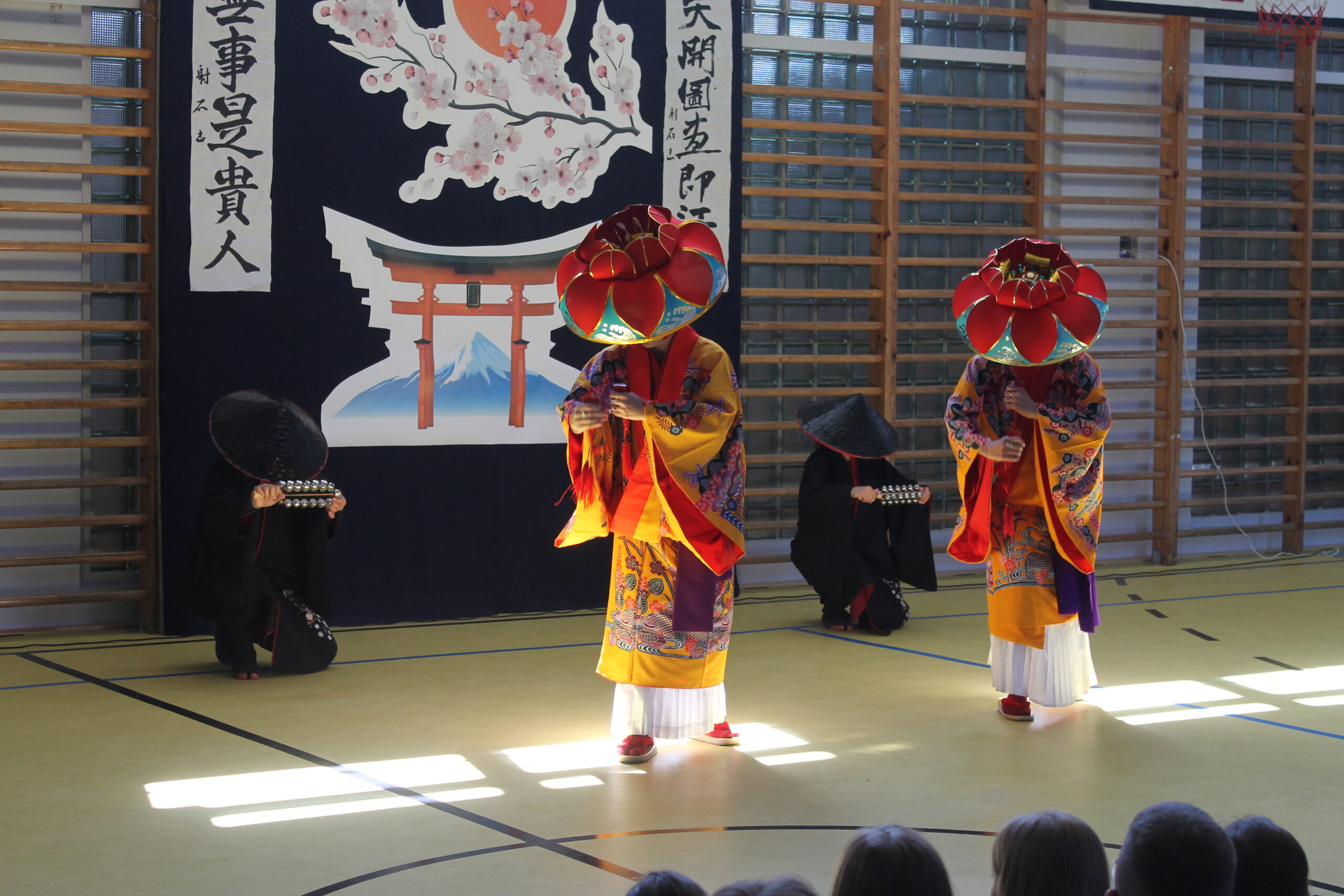 Gościnny występ zespołu KIHO z Japonii w naszej szkole.