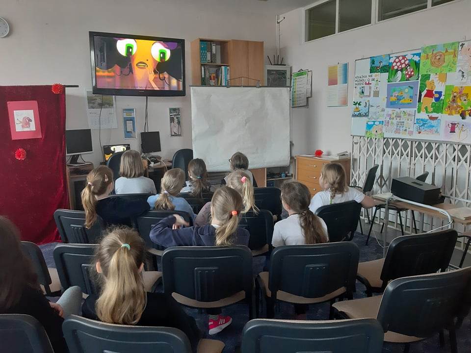 Serial animowany Mole Książkowe, zachęcił wielu uczniów do odwiedzenia biblioteki w czasie przerw.