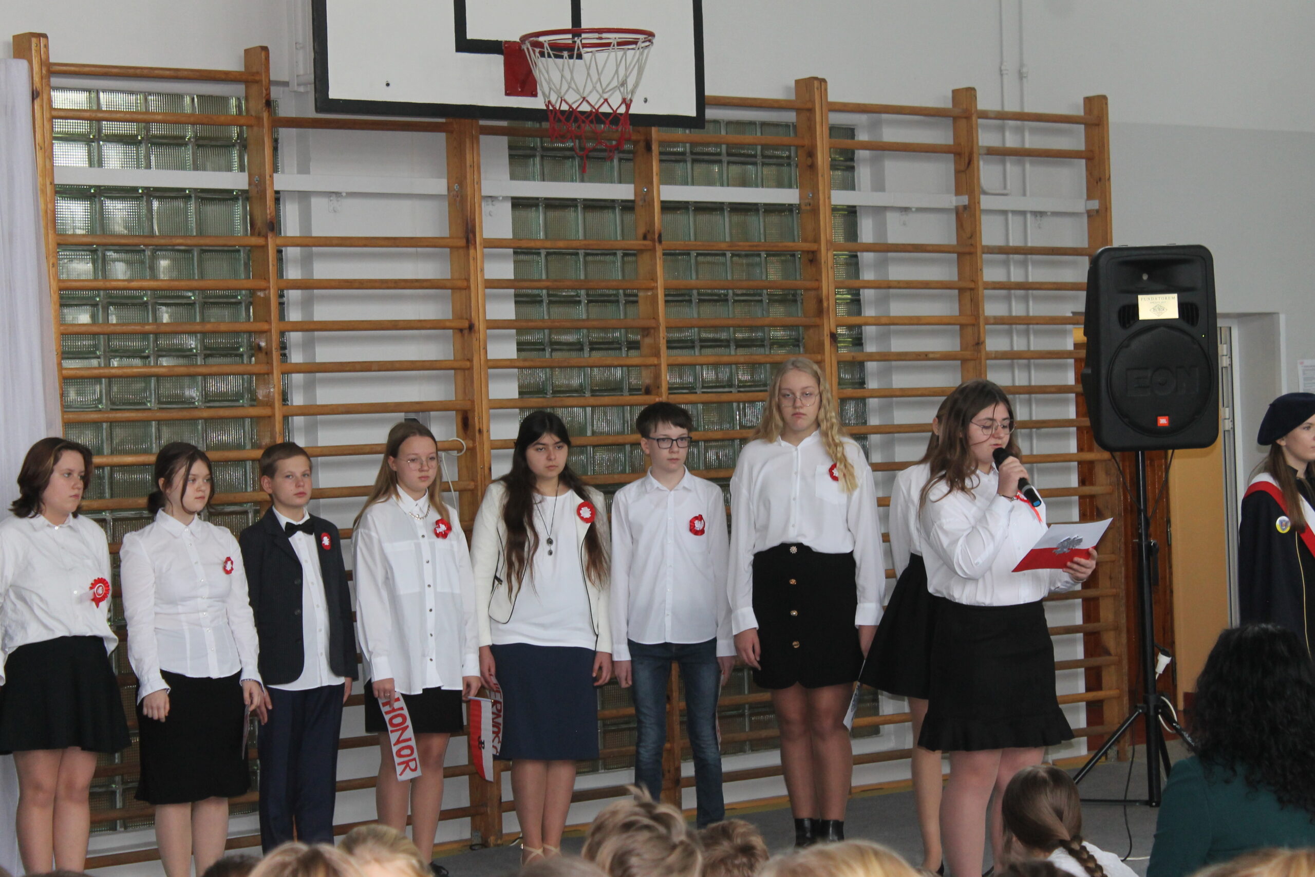 10 listopada 2023 r. uczniowie przygotowali występ z wierszami i wspólnym śpiewaniem patriotycznych piosenek.
