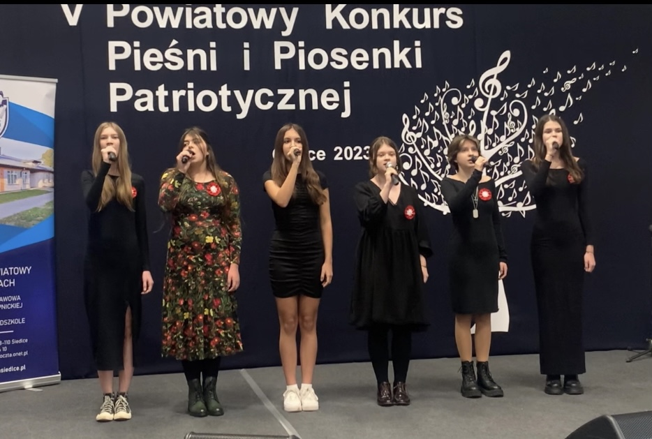 8 listopada w Zespole Oświatowym w Golicach odbył się V Powiatowy Konkurs Pieśni i Piosenki Patriotycznej w Golicach. Występ uczennic z SP11