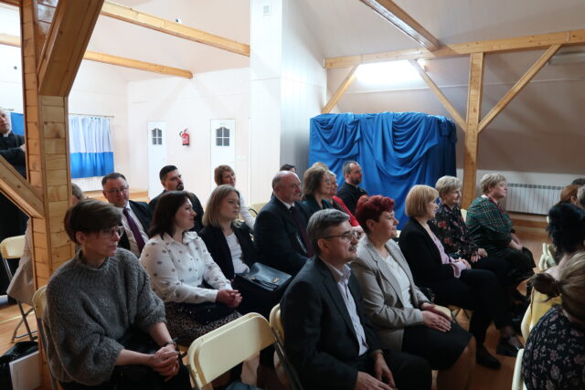 Uczestnicy spotkania w Szkole Podstawowej im. Jana Pawła II w Połoskach.