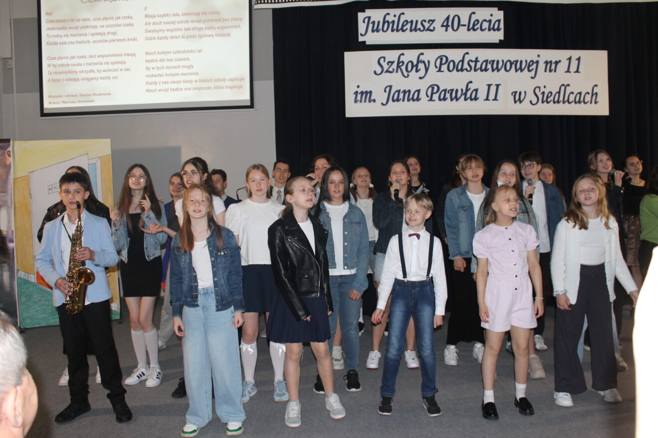 Jubileusz 40-lecia Szkoły Podstawowej nr 11 im. Jana Pawła II-przedstawienie