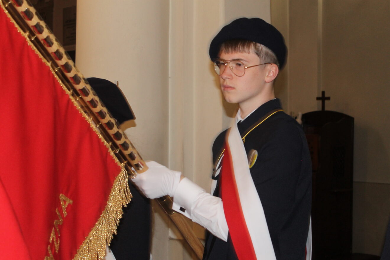 Jubileusz 40-lecia Szkoły Podstawowej nr 11 im. Jana Pawła II-w kościele