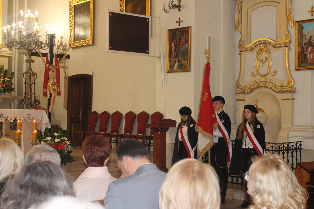 Jubileusz 40-lecia Szkoły Podstawowej nr 11 im. Jana Pawła II-w kościele