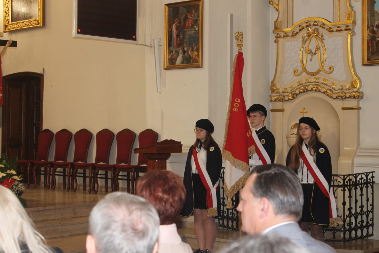 Jubileusz 40-lecia Szkoły Podstawowej nr 11 im. Jana Pawła II-w kościele