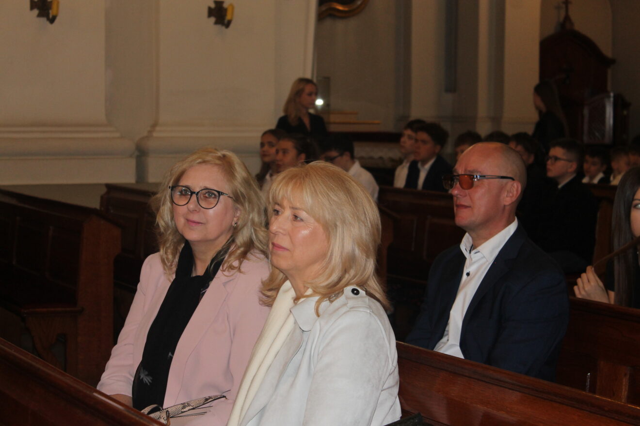 Jubileusz 40-lecia Szkoły Podstawowej nr 11 im. Jana Pawła II-w kościele