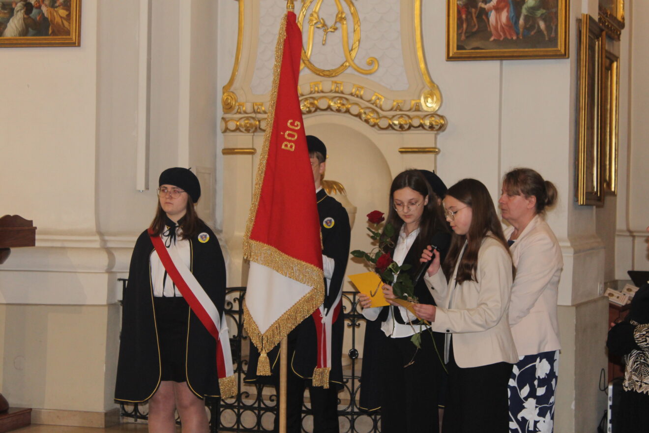 Jubileusz 40-lecia Szkoły Podstawowej nr 11 im. Jana Pawła II-w kościele