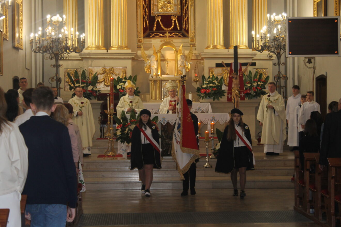 Jubileusz 40-lecia Szkoły Podstawowej nr 11 im. Jana Pawła II-w kościele