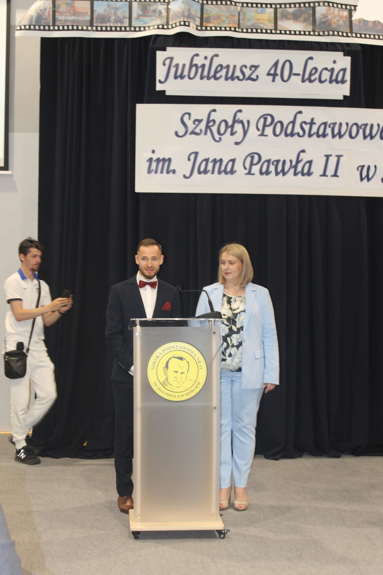 Jubileusz 40-lecia Szkoły Podstawowej nr 11 im. Jana Pawła II- powitanie
