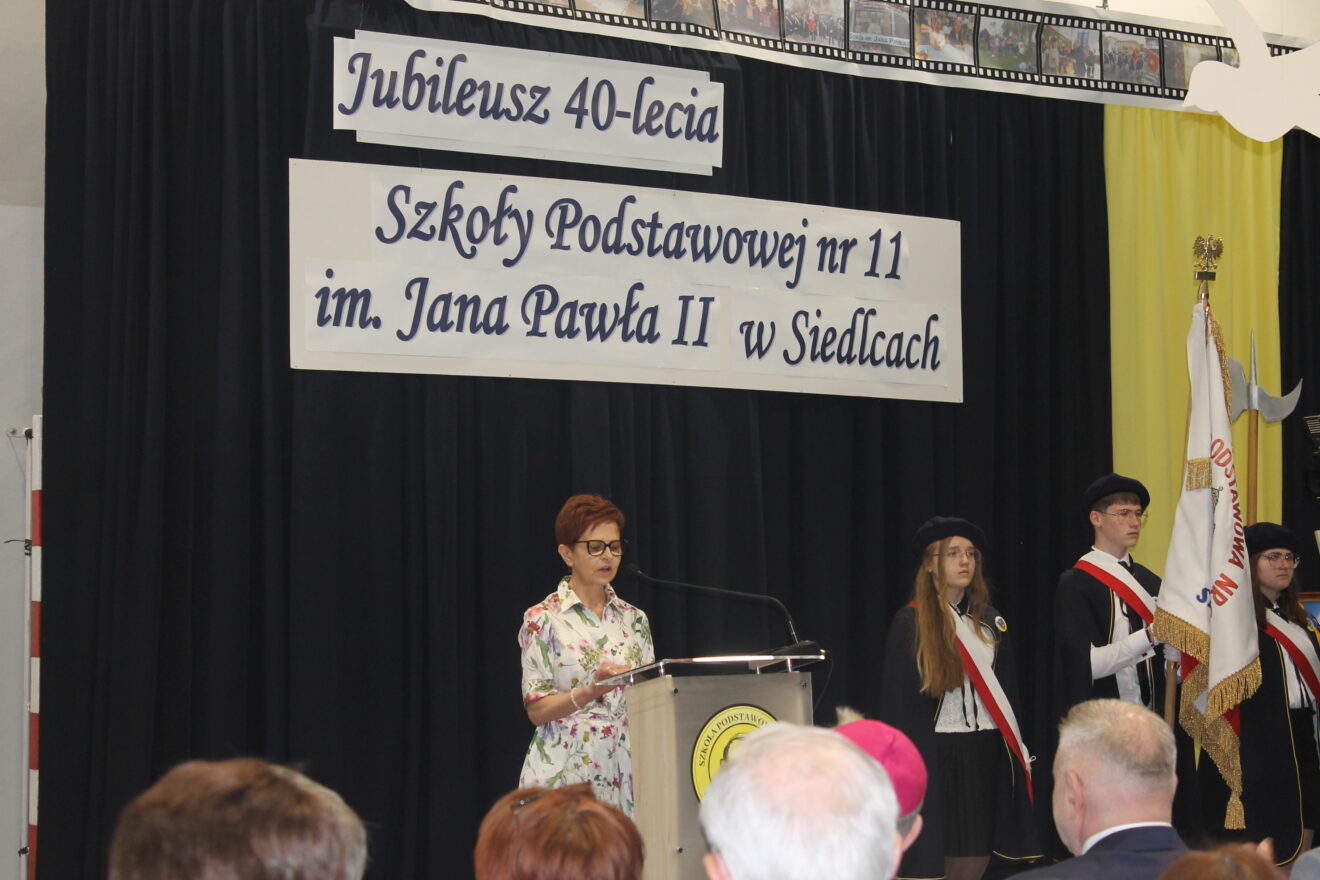 Jubileusz 40-lecia Szkoły Podstawowej nr 11 im. Jana Pawła II-przemówienie pani dyrektor