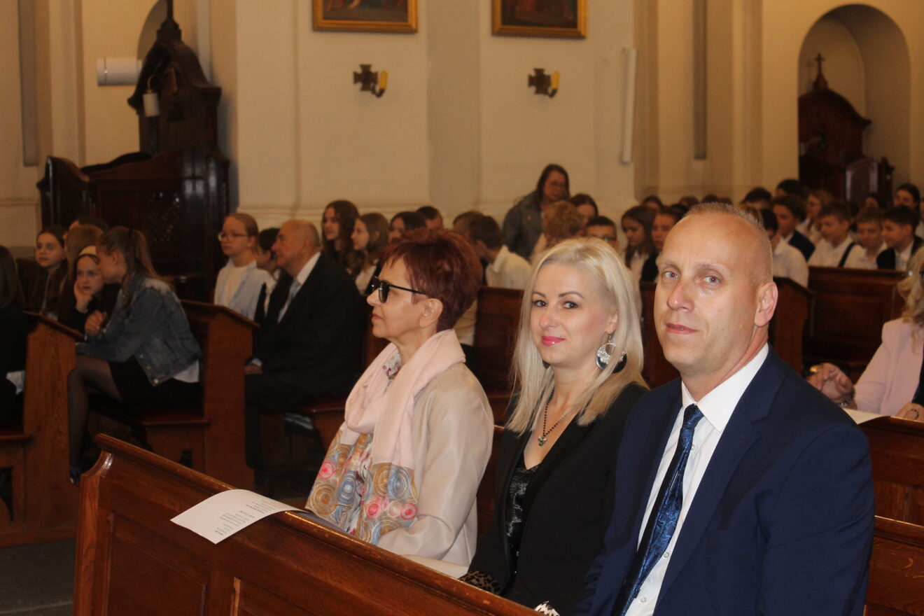 Jubileusz 40-lecia Szkoły Podstawowej nr 11 im. Jana Pawła II-w kościele