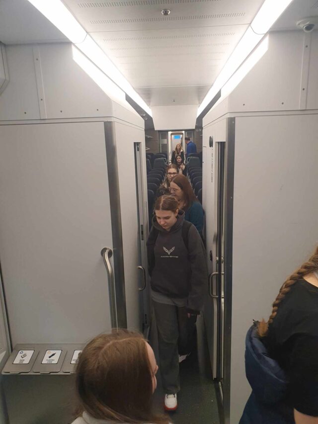 Zwiedzanie pociągu.
