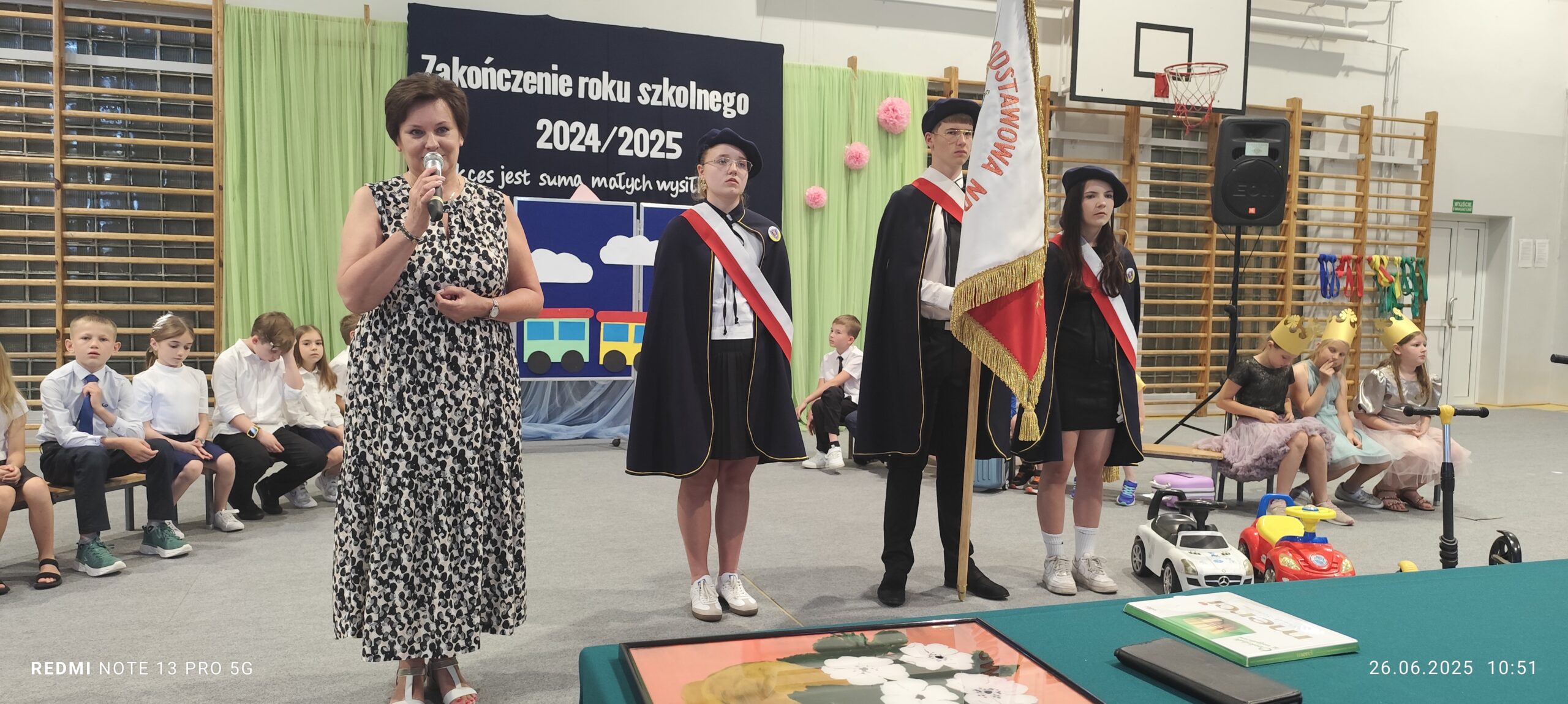 2. Pani wicedyrektor Marzena Pietrusiak przemawia do rodziców