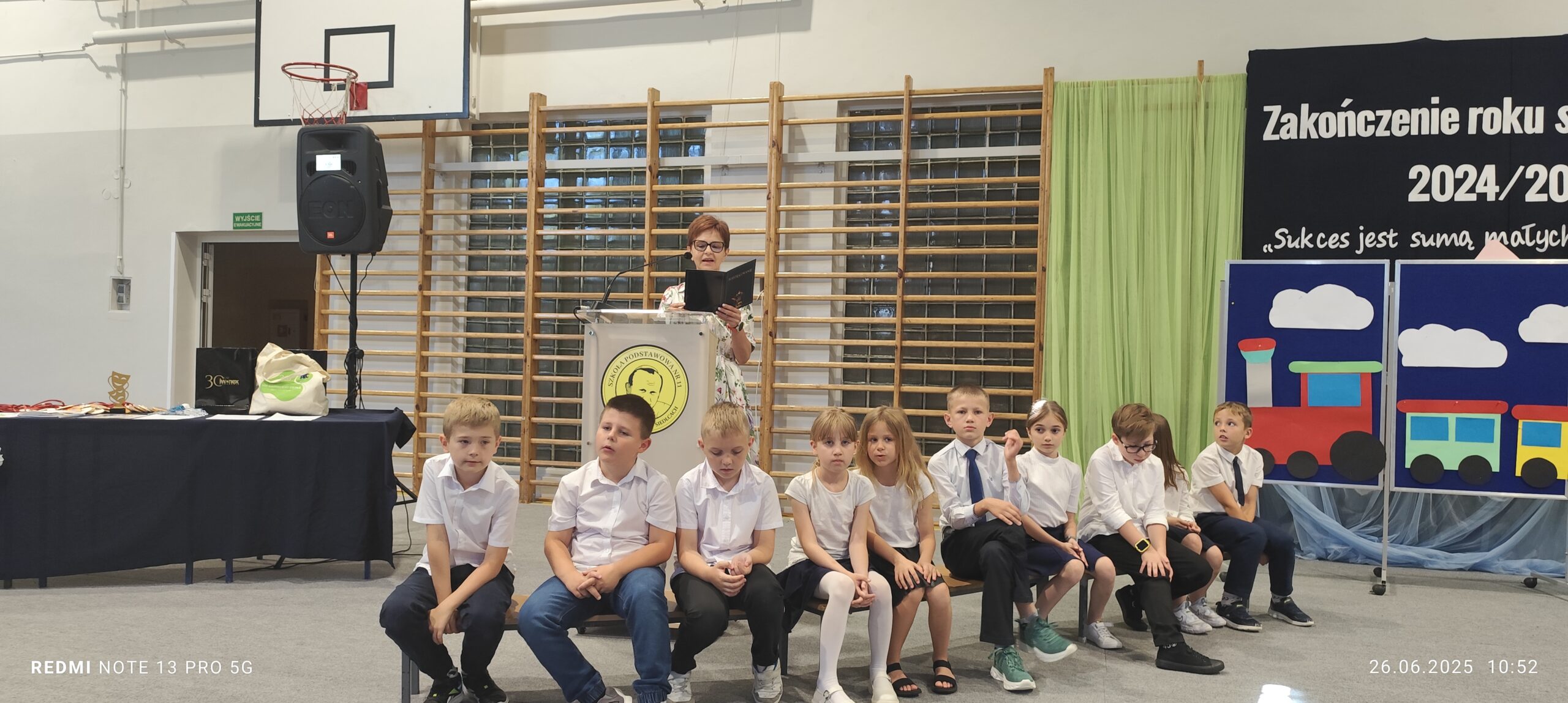 3. Pani dyrektor Szostek składa podziękowania zaangażowanym rodzicom w rozwój szkoły