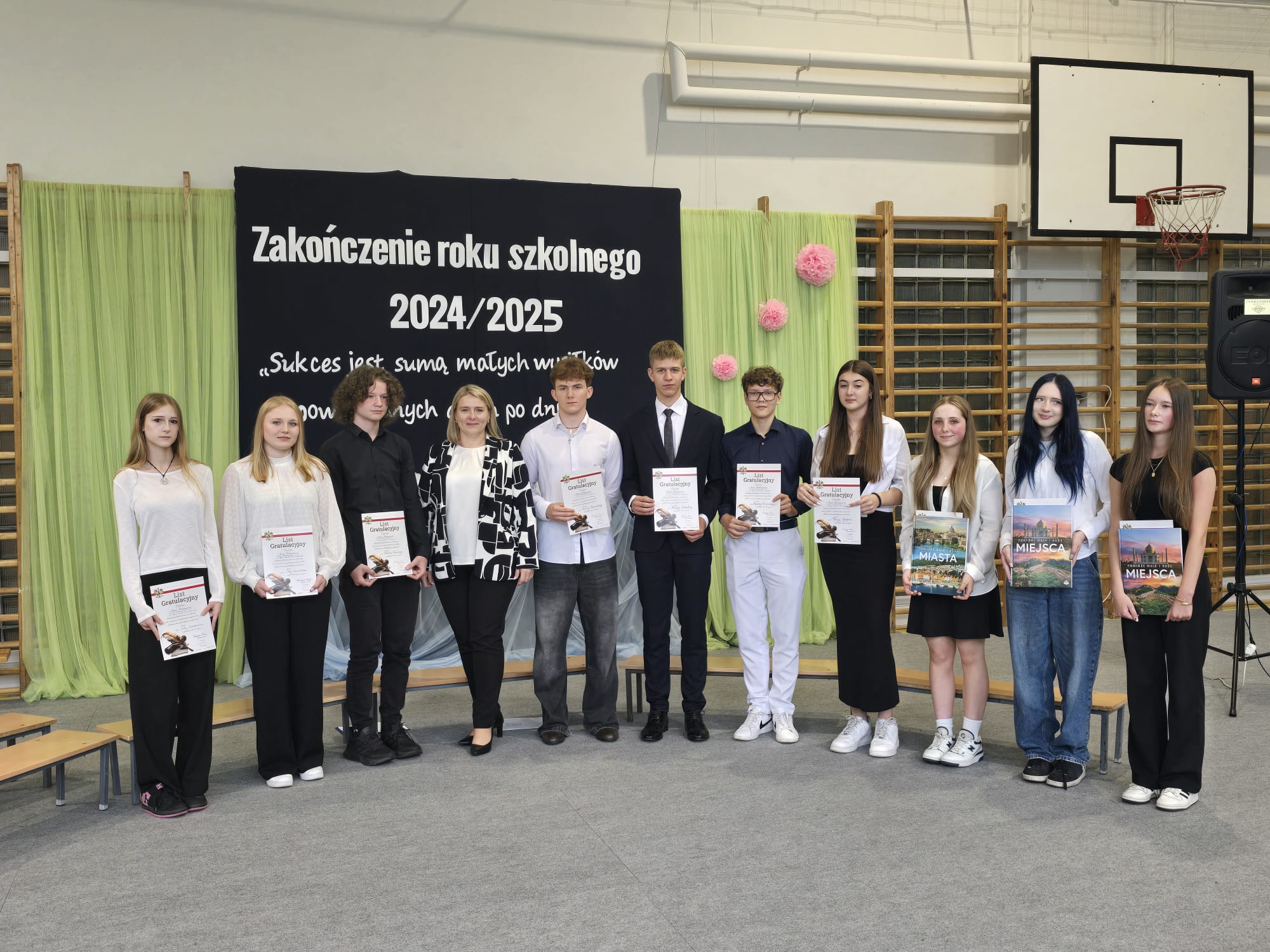 Uroczyste zakończenie roku szkolnego2024-2025 nagrody i dyplomy