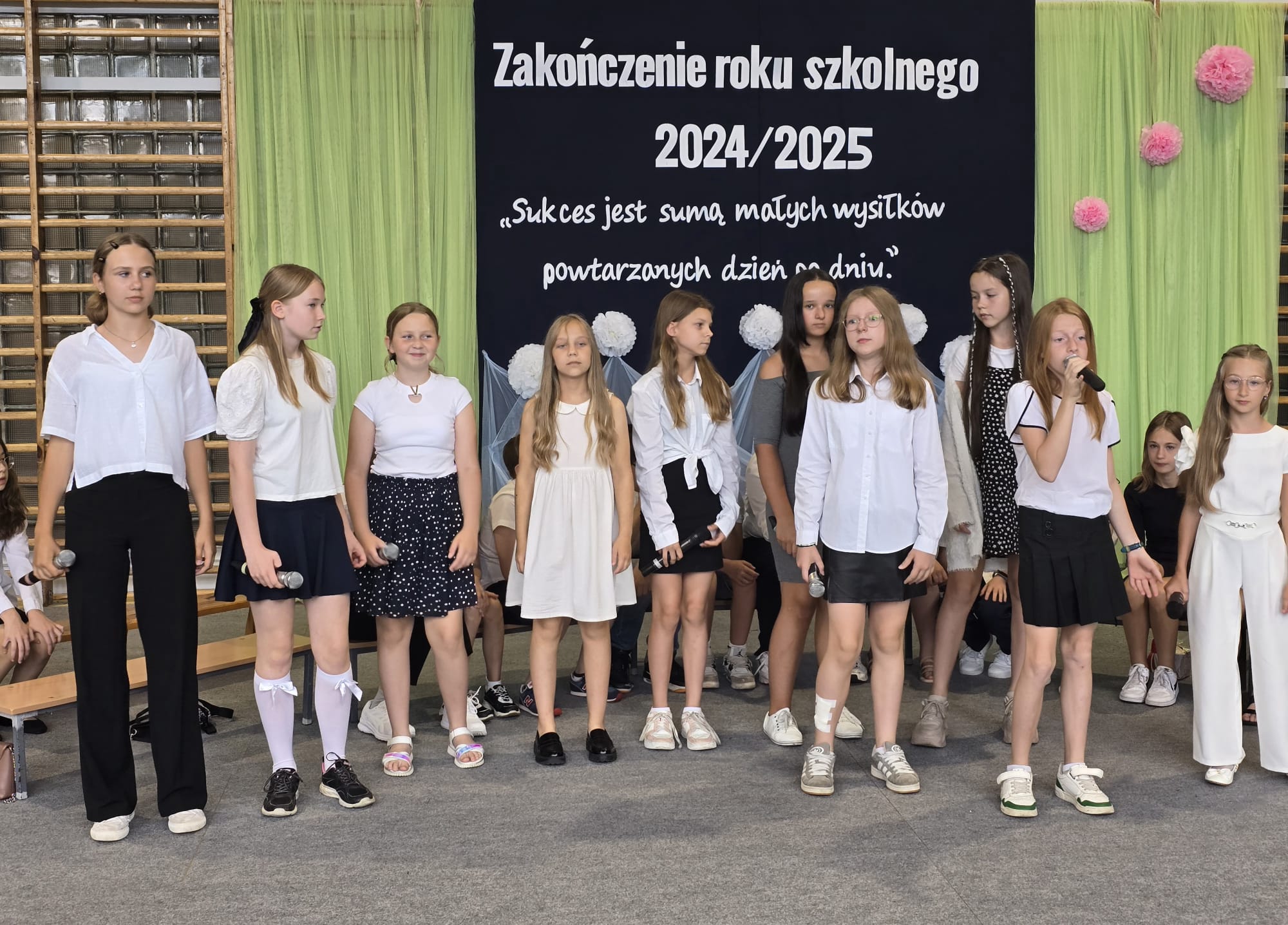 Uroczyste zakończenie roku szkolnego2024-2025 -przedstawienie klas 4-6