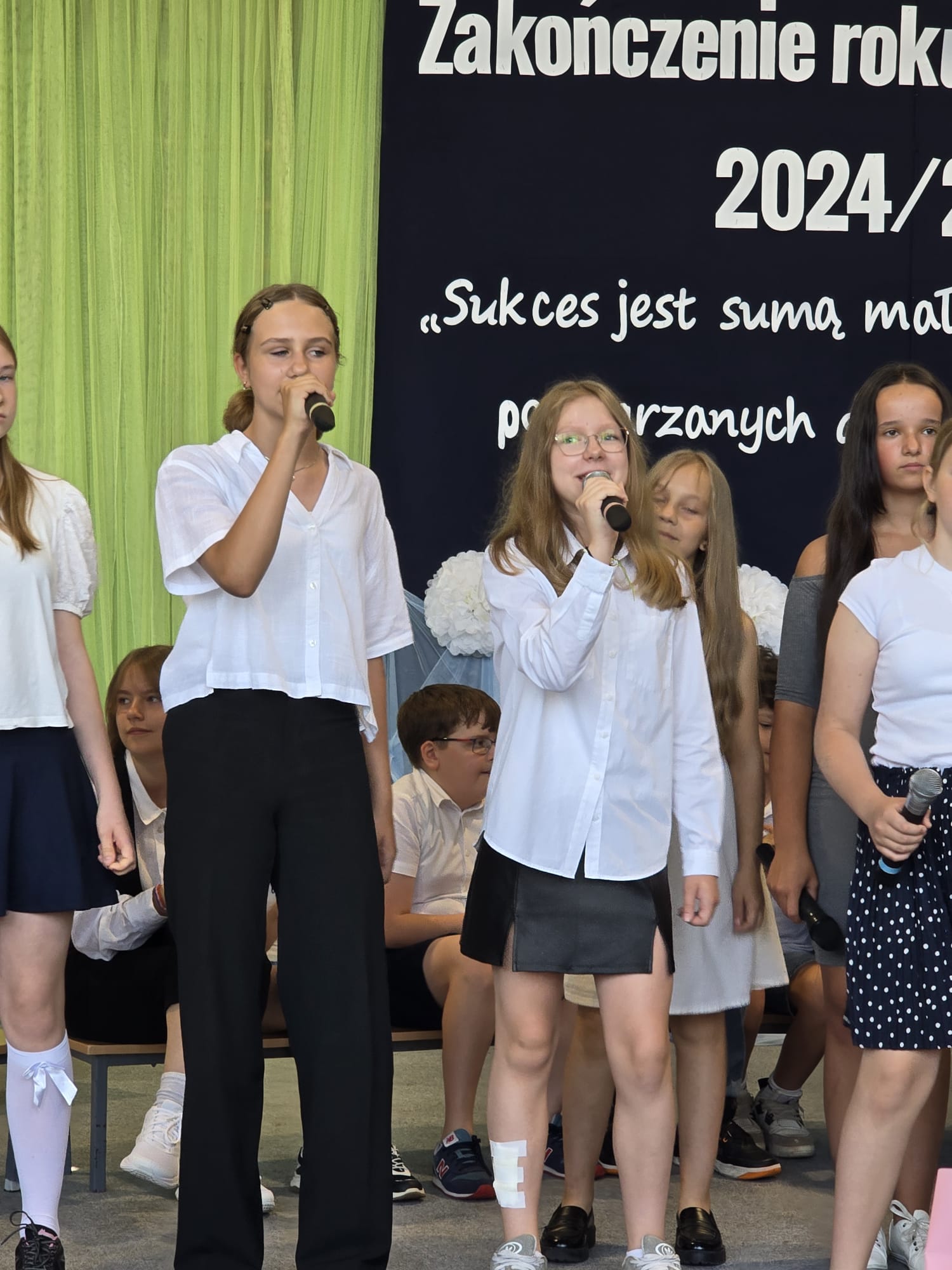 Uroczyste zakończenie roku szkolnego2024-2025 -przedstawienie klas 4-6