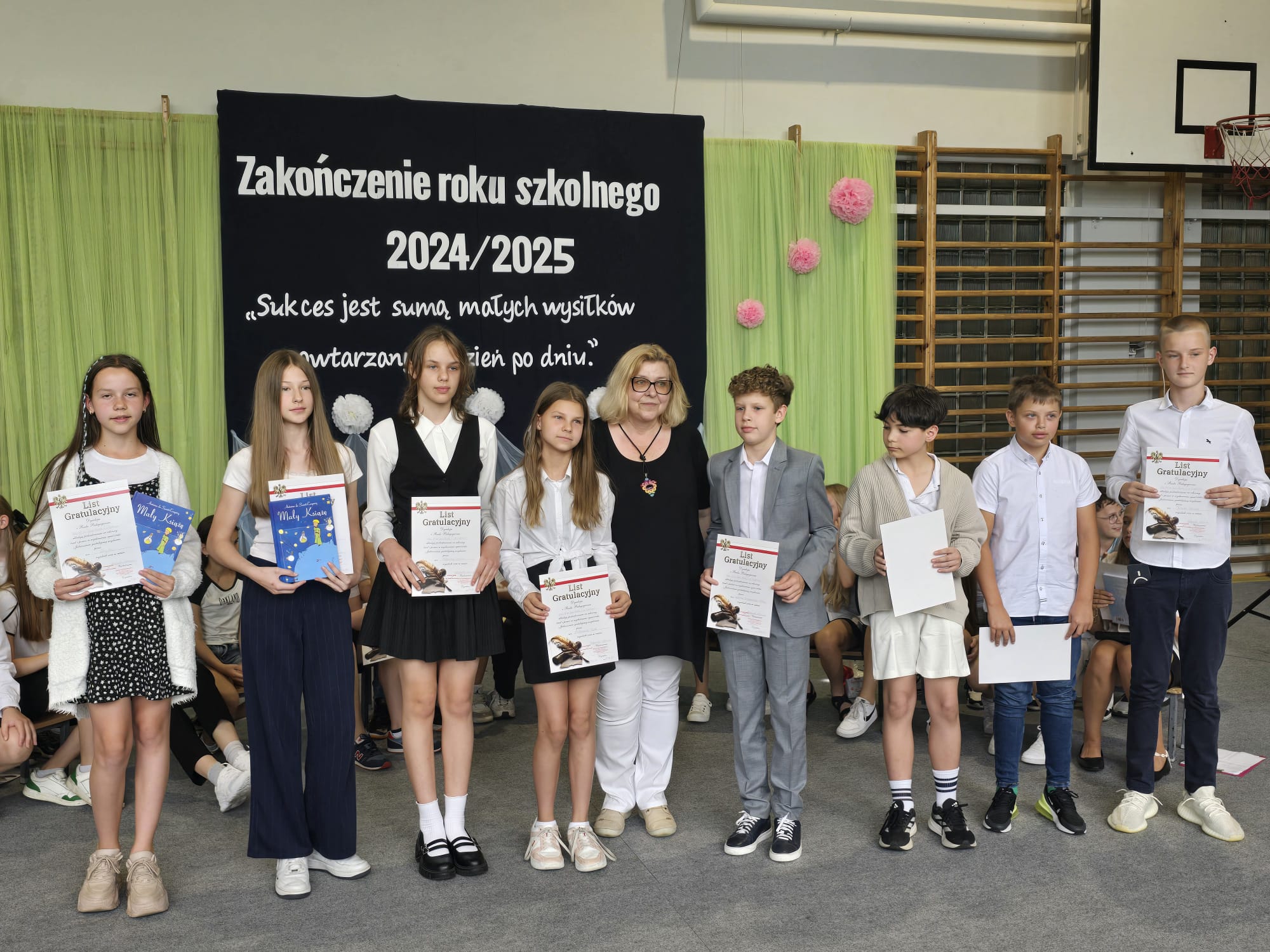 Uroczyste zakończenie roku szkolnego2024-2025 -nagrody i dyplomy
