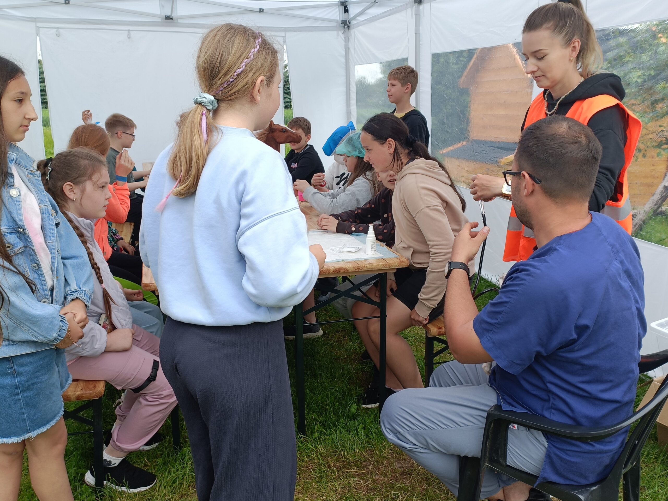 Wesołe Alpaki wycieczka z okazji dnia dziecka. Badamy serduszko królika.