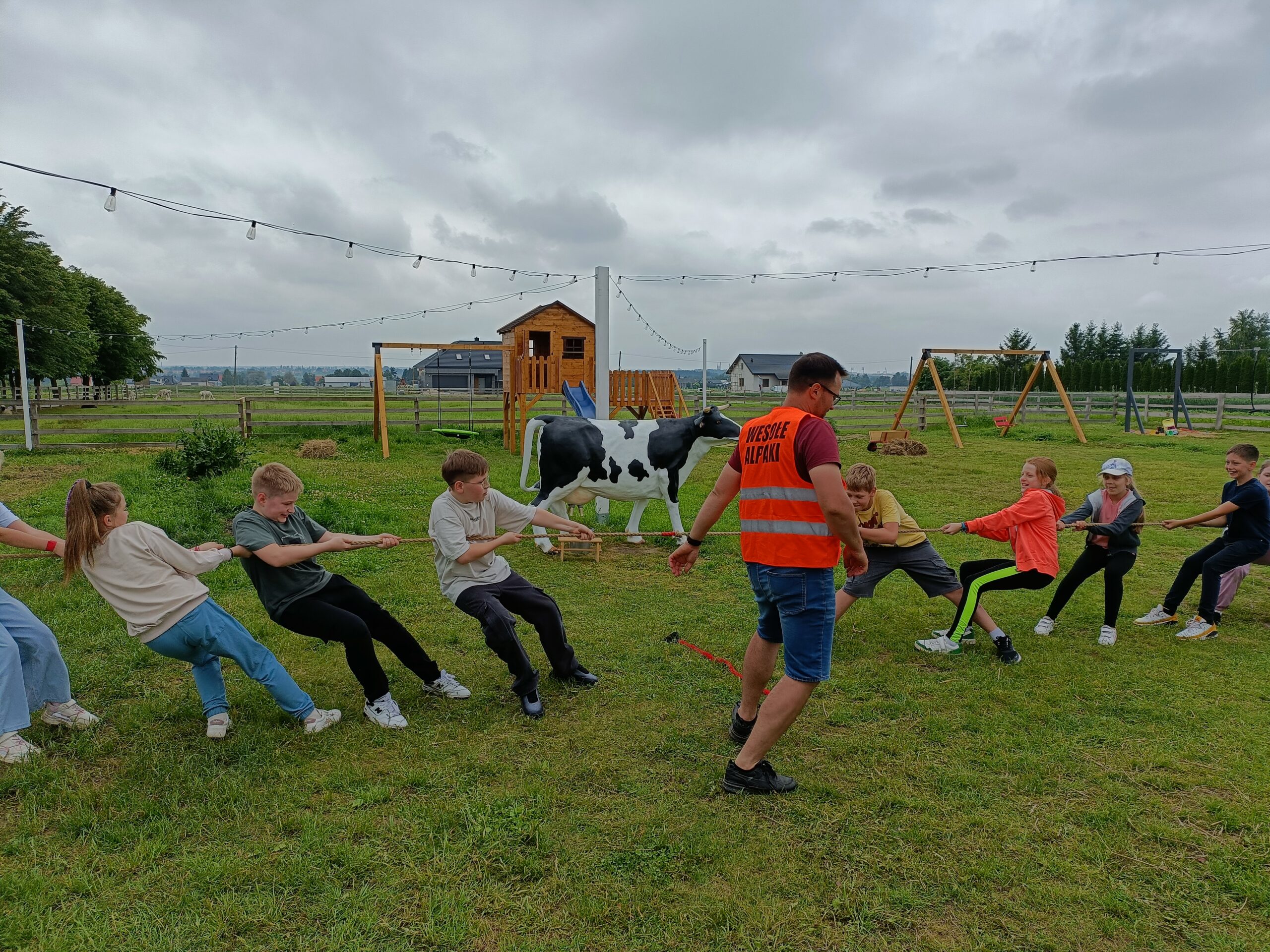 Wesołe Alpaki wycieczka z okazji dnia dziecka. Gry i zabawy sportowe.