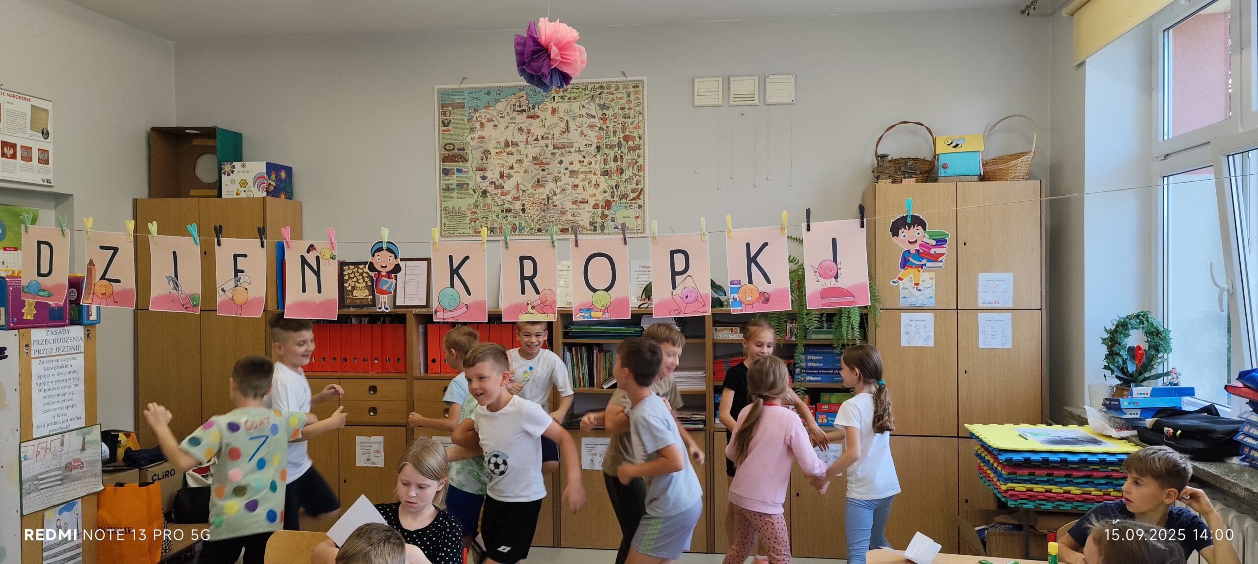 18.Klasa 3a - kropkowy taniec