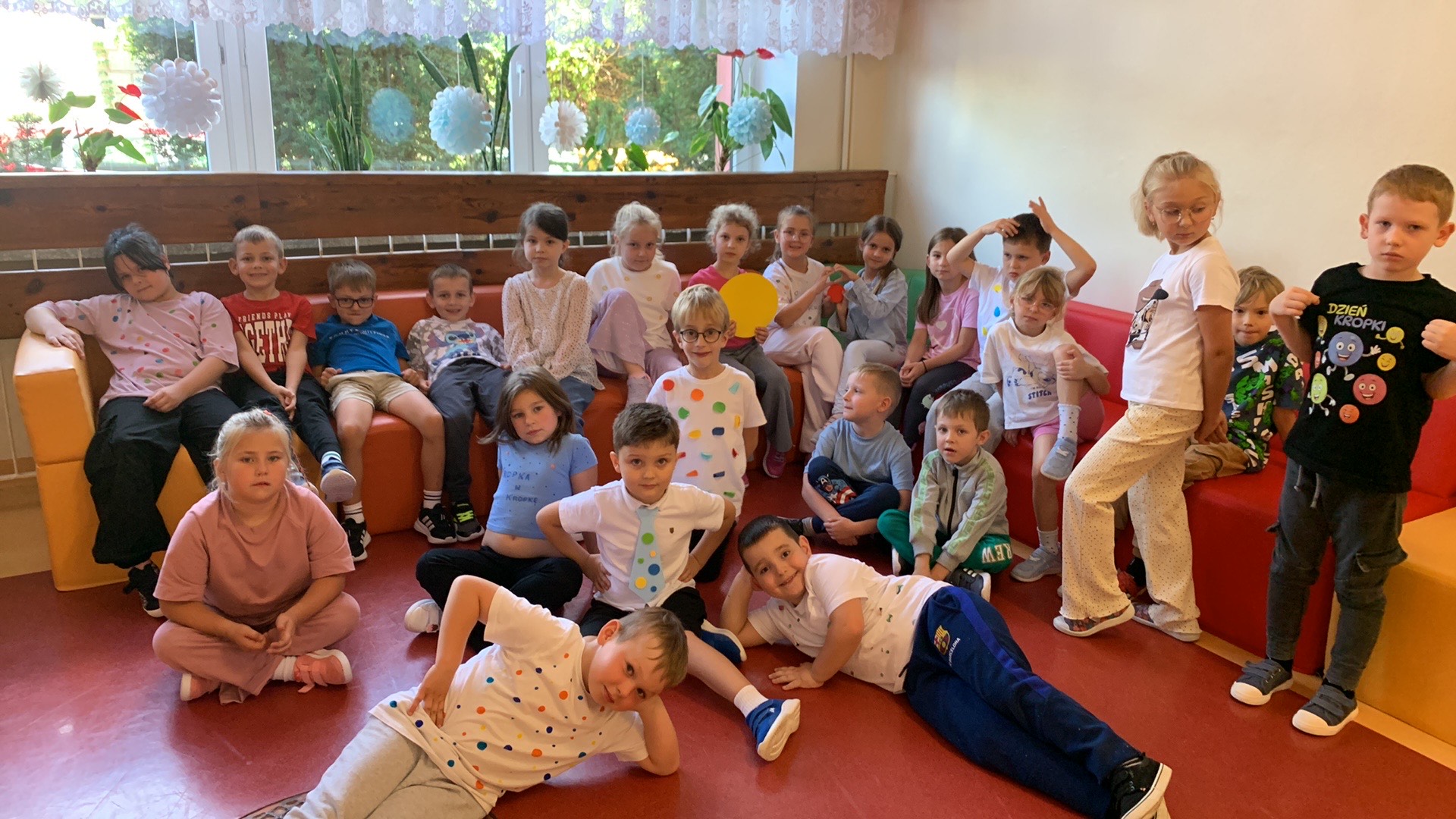 5.Klasa 1c - prezentacja strojów w kropki