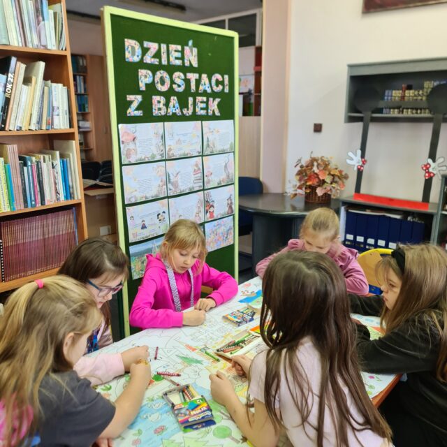 Uczniowie kolorują wspólnie rysunek