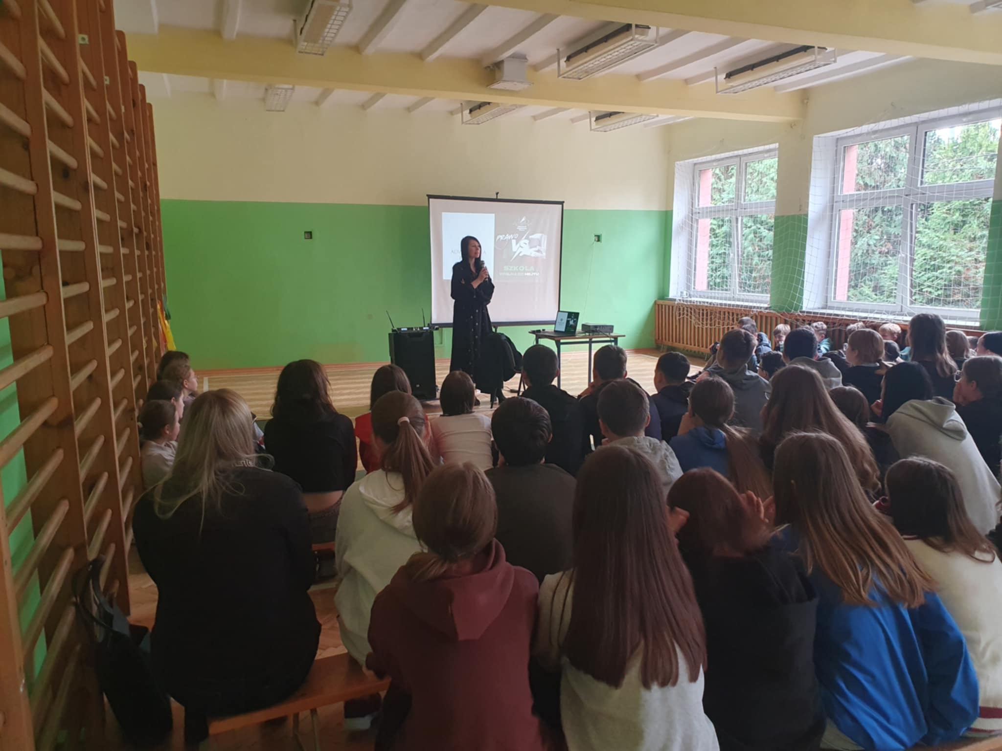 Uczniowie klas 7 na spotkaniu z panią prawnik.