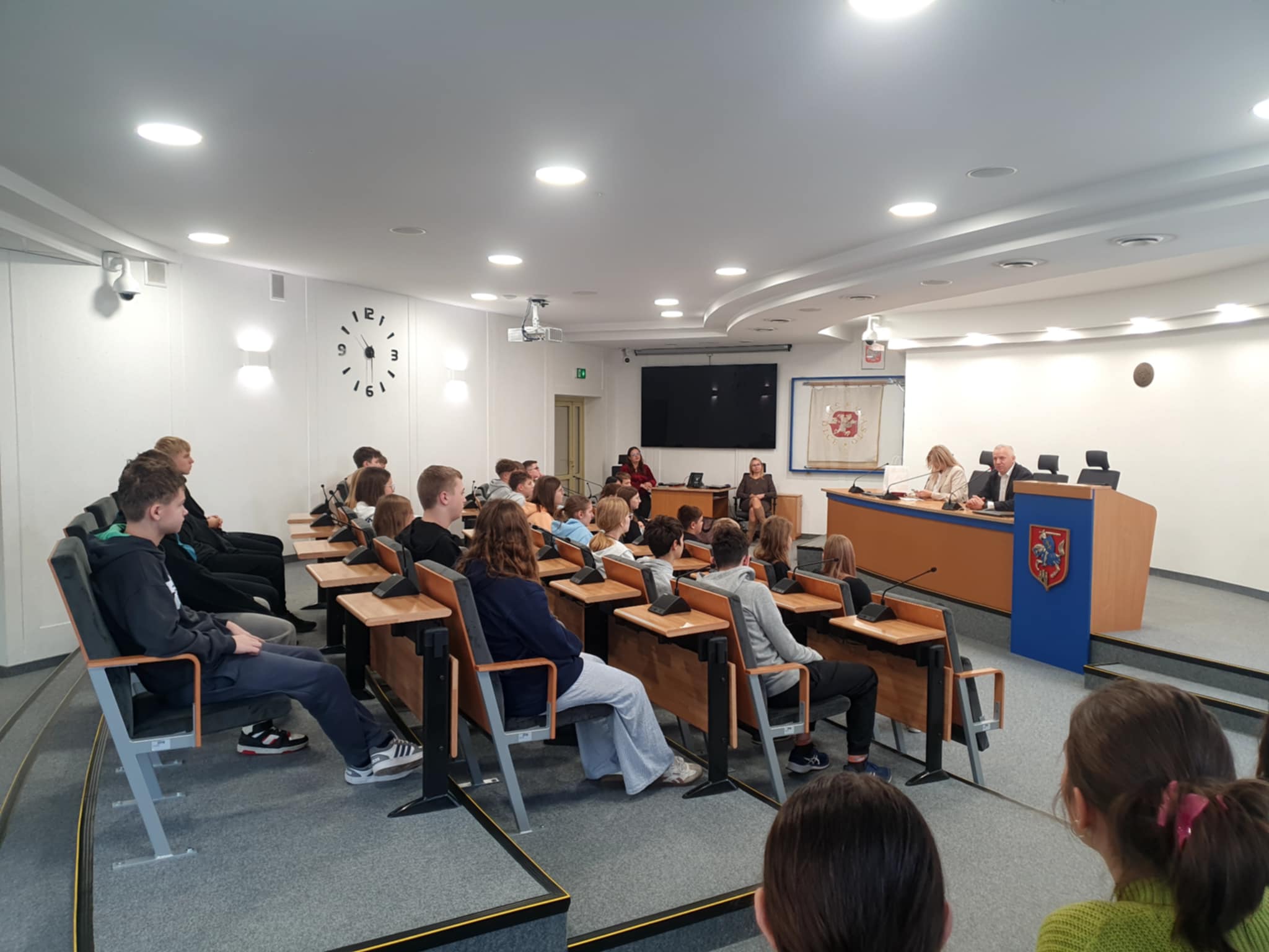 Uczniowie klasy 7b i 7c podczas spotkania w Urzędzie Miasta.