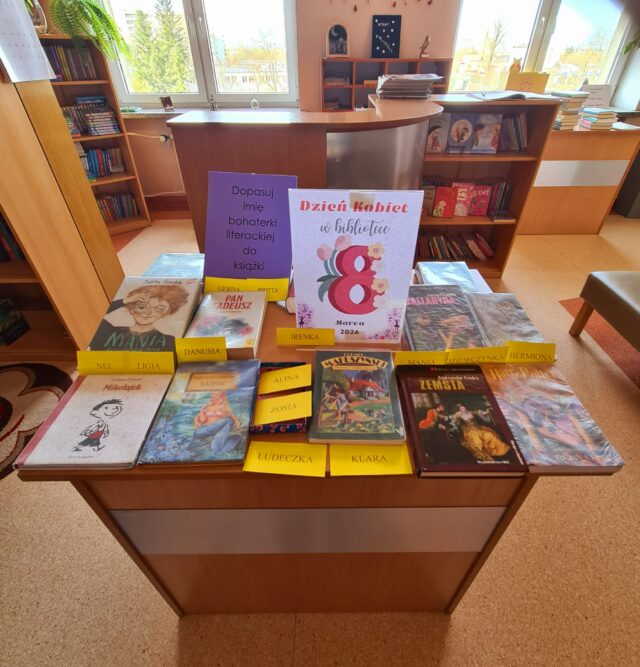 Wystawa książek na Dzień Kobiet.