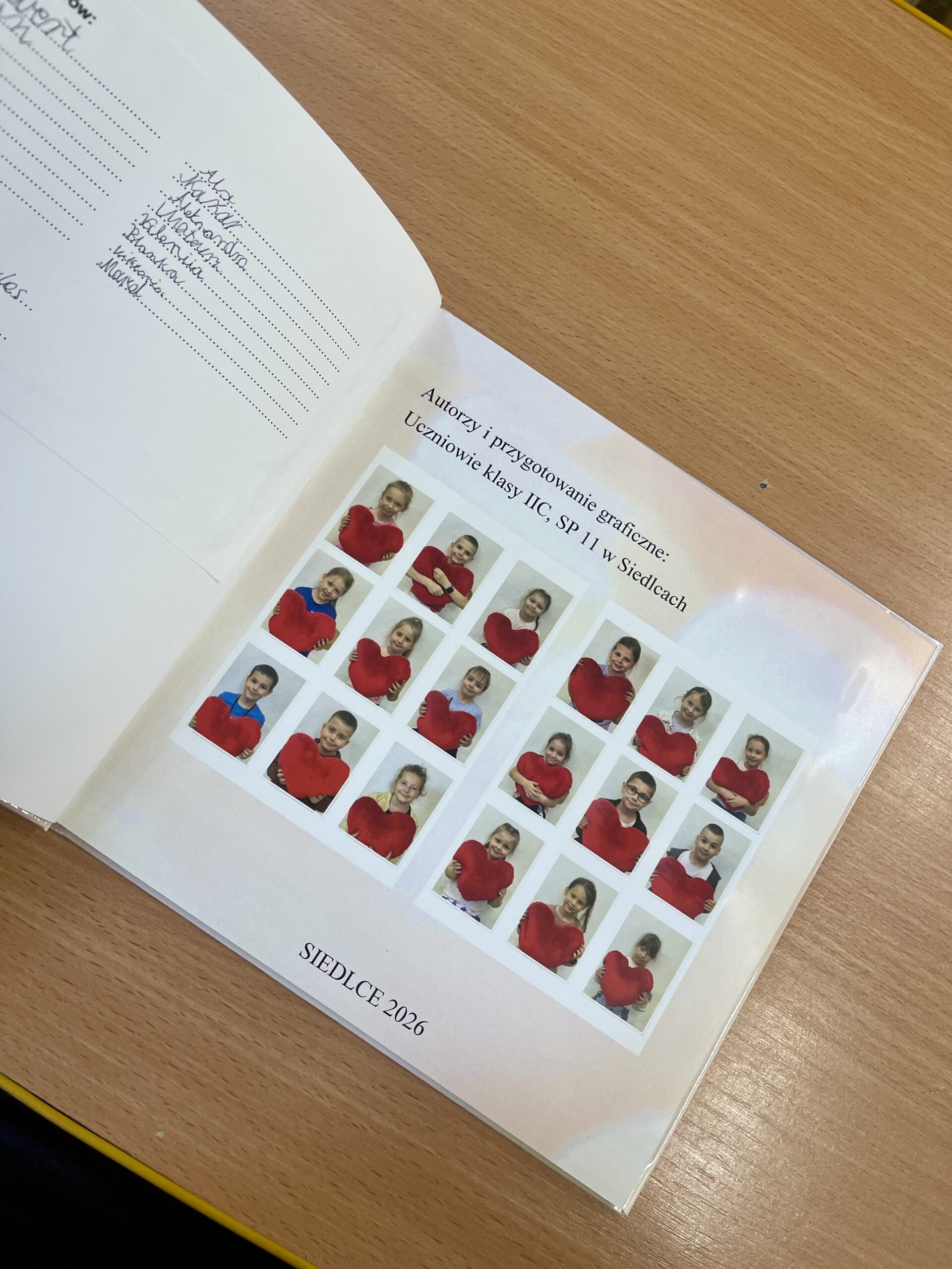 „Nasza przyjaciółka”- wyjątkowa książeczka naszych uczniów. W ramach innowacji pedagogicznej: „Tolerancja, empatia, stop hejtowi!wychowanie przez wartości w działaniu” uczniowie klasy 2c wraz z nauczycielami napisali i zilustrowali książeczkę- opowiadanie o dziewczynce z zespołem Downa.