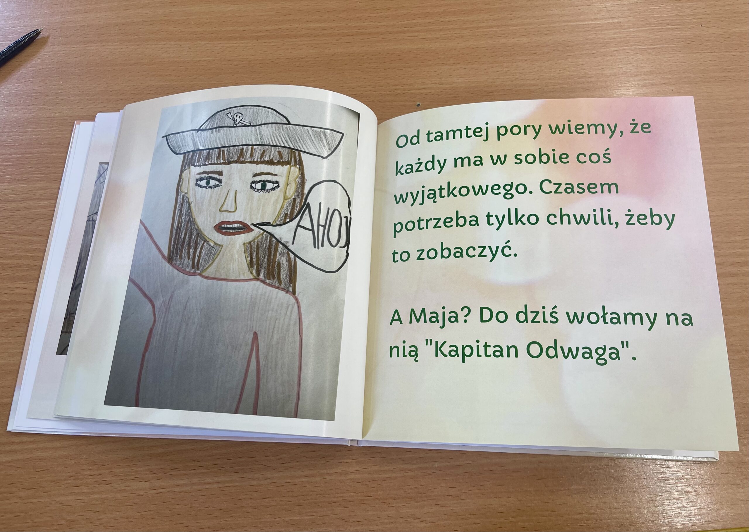 „Nasza przyjaciółka”- wyjątkowa książeczka naszych uczniów. W ramach innowacji pedagogicznej: „Tolerancja, empatia, stop hejtowi!wychowanie przez wartości w działaniu” uczniowie klasy 2c wraz z nauczycielami napisali i zilustrowali książeczkę- opowiadanie o dziewczynce z zespołem Downa.