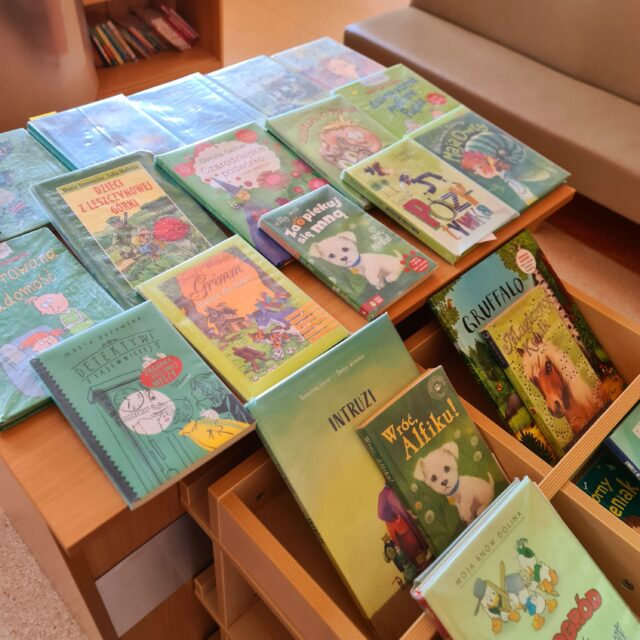 Wystawa książek wiosennych.