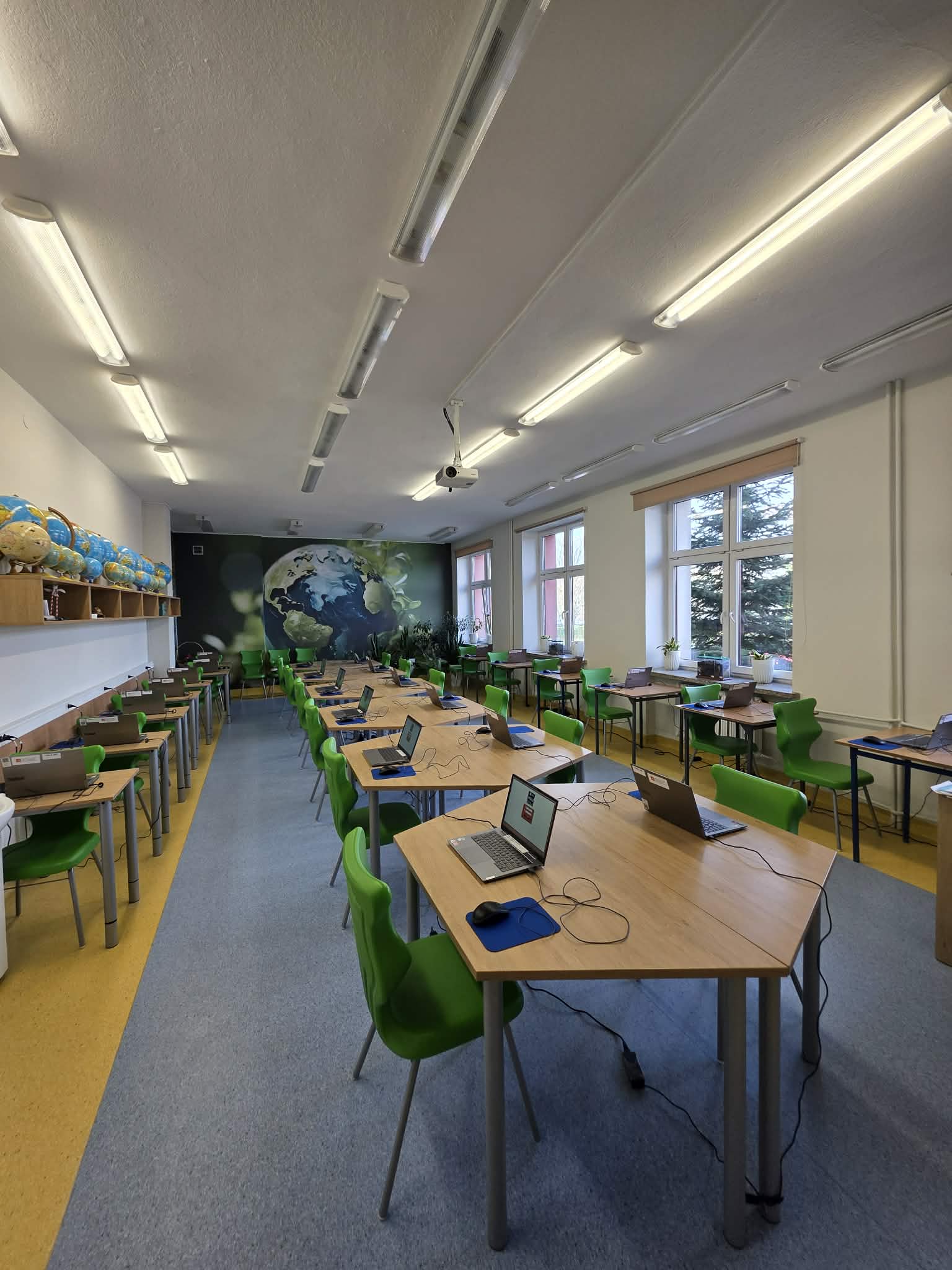 uczniowie klas 4a i 4b Szkoły Podstawowej nr 11 im. Jana Pawła II w Siedlcach wzięli udział w  Międzynarodowym Badaniu Postępów Biegłości w Czytaniu PIRLS