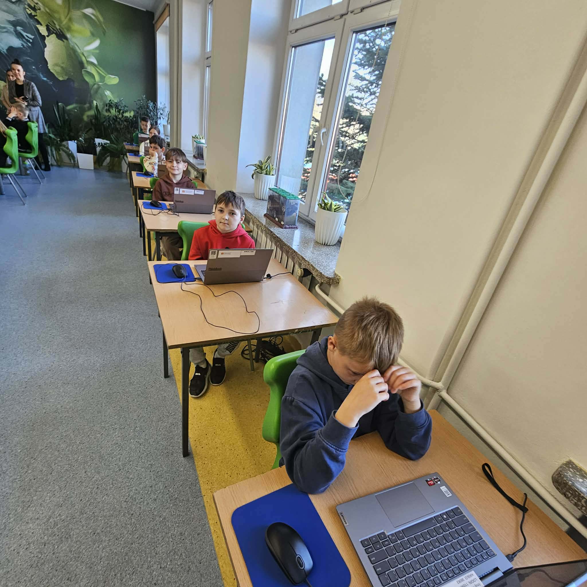 uczniowie klas 4a i 4b Szkoły Podstawowej nr 11 im. Jana Pawła II w Siedlcach wzięli udział w  Międzynarodowym Badaniu Postępów Biegłości w Czytaniu PIRLS