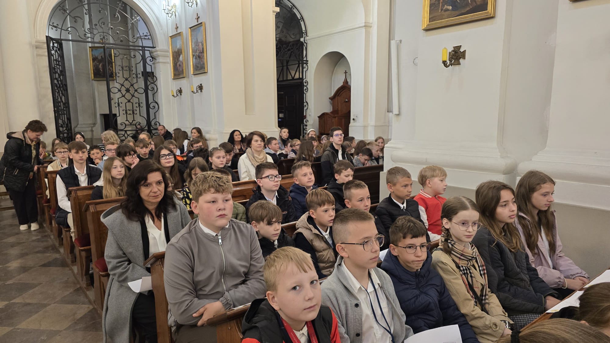 Swieto-Szkoly-maj-2026 w kościele podczas mszy