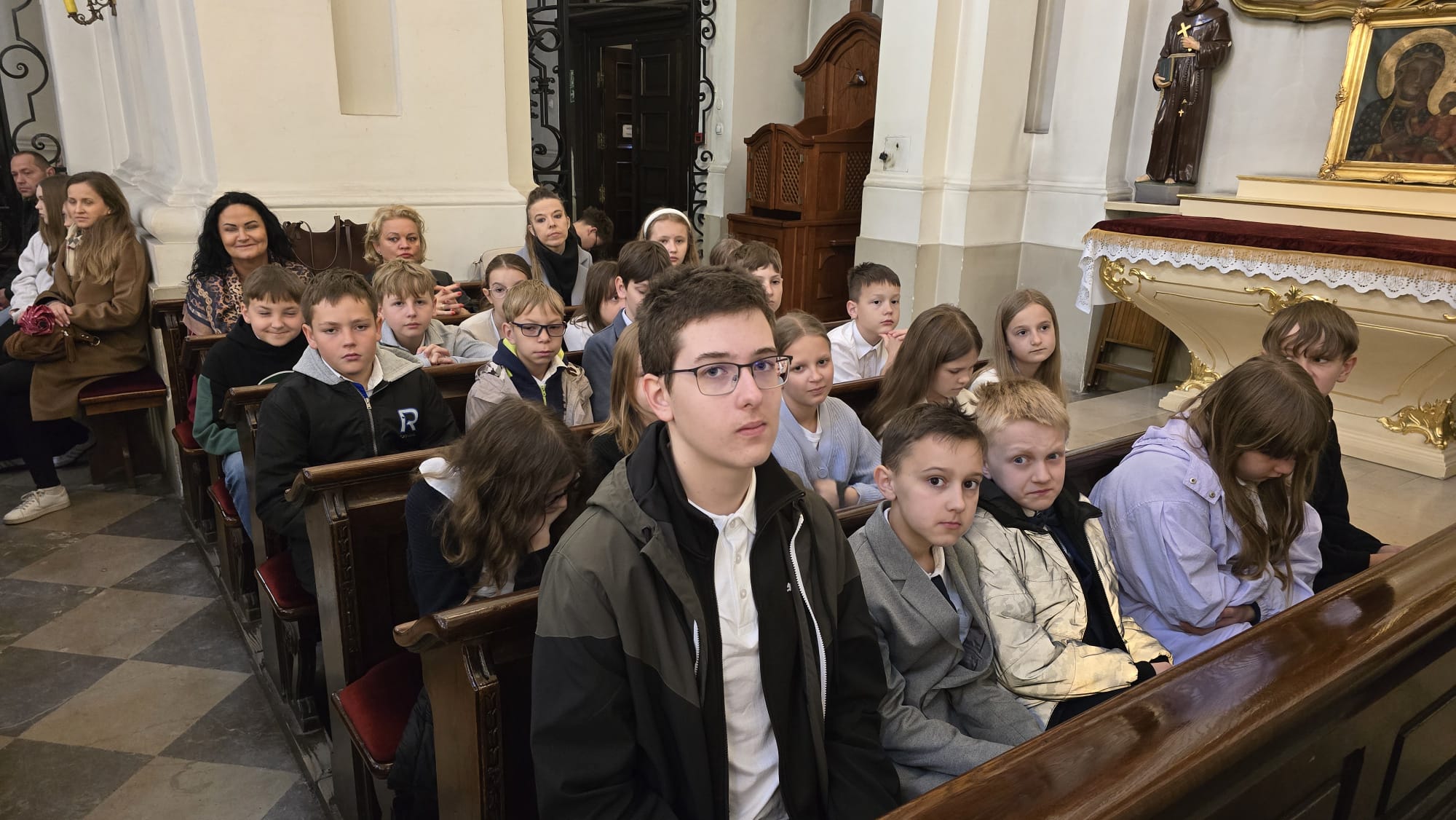 Swieto-Szkoly-maj-2026 w kościele podczas mszy