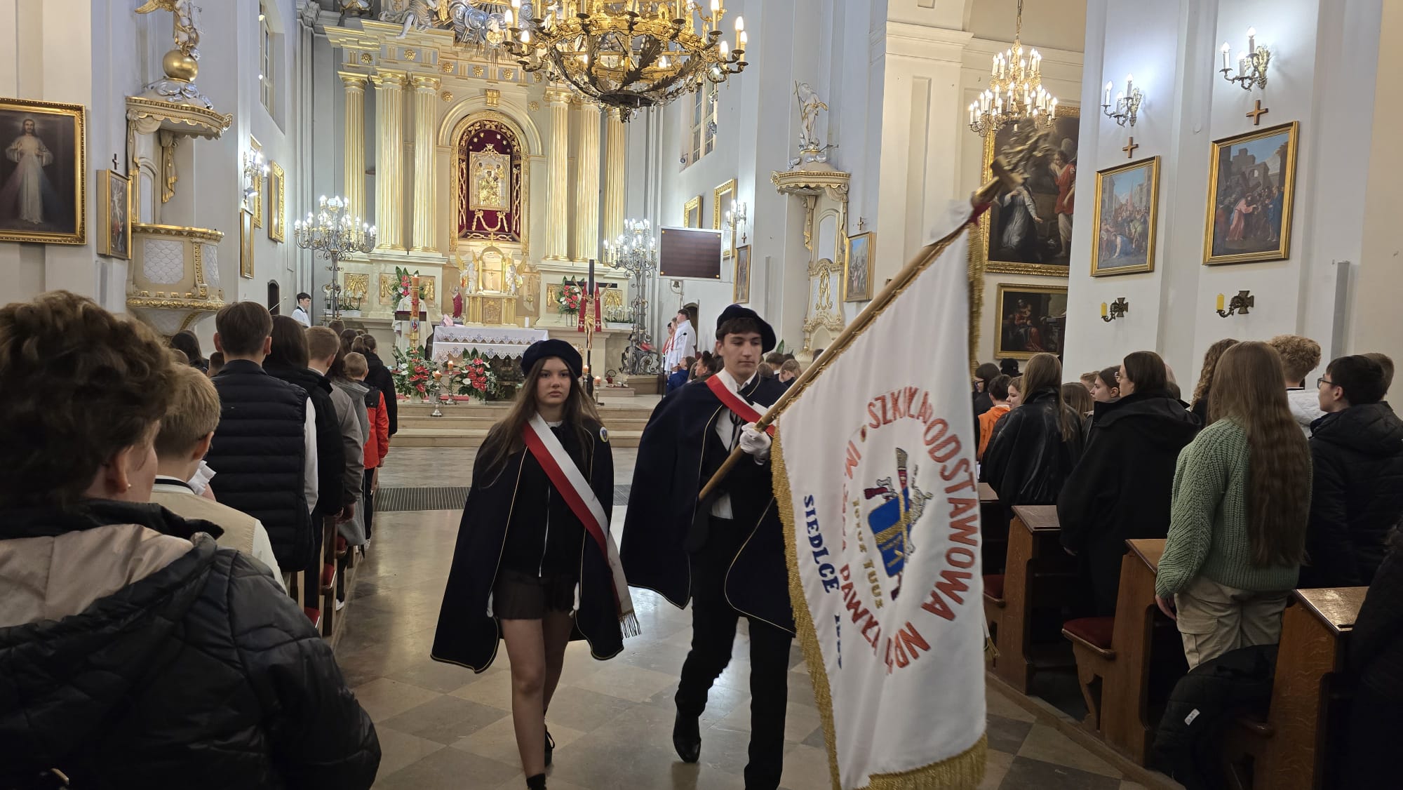 Swieto-Szkoly-maj-2026 w kościele podczas mszy
