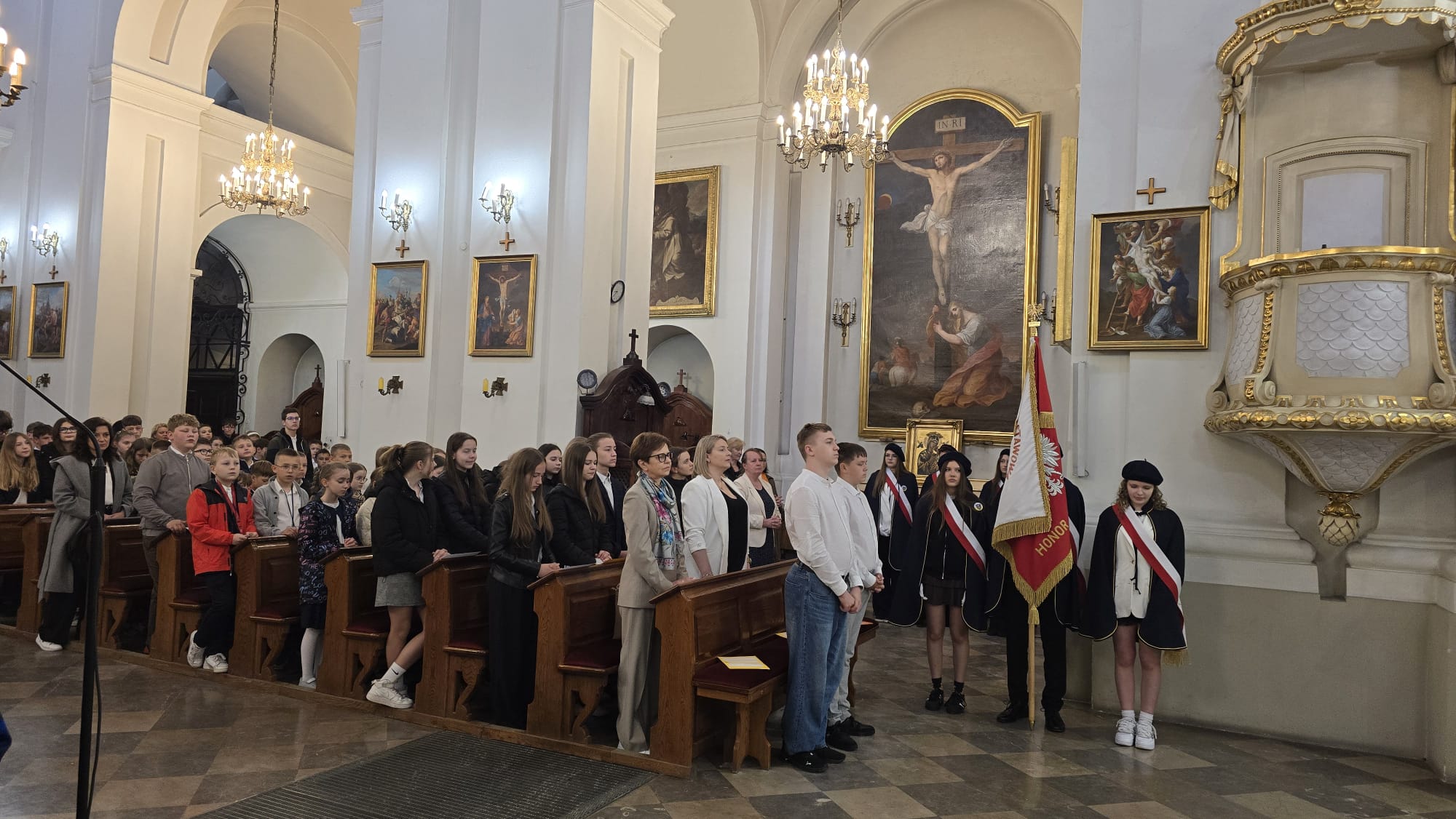 Swieto-Szkoly-maj-2026 w kościele podczas mszy