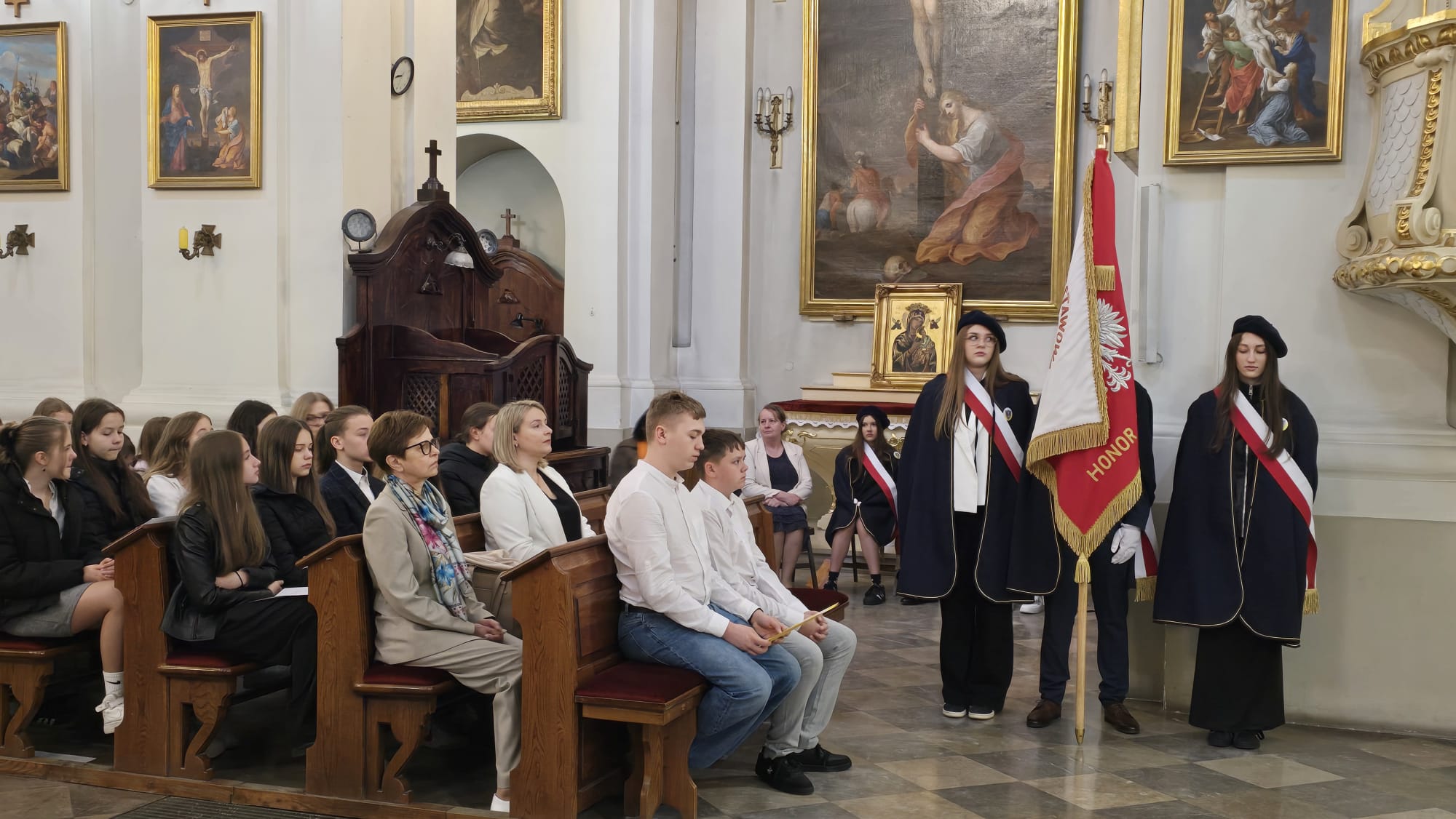Swieto-Szkoly-maj-2026 w kościele podczas mszy