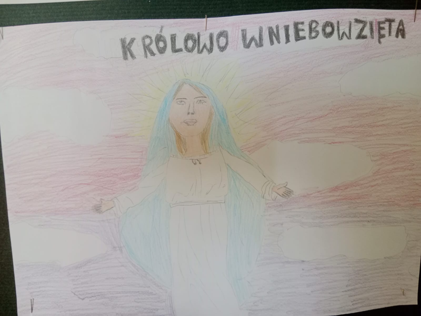 Uczniowie wykonywali prace plastyczne inspirowane tekstami biblijnymi, Eucharystią i postaciami znanych świętych. Tworząc swoje prace pogłębiali wiarę i poznawali dzieła sławnych artystów.