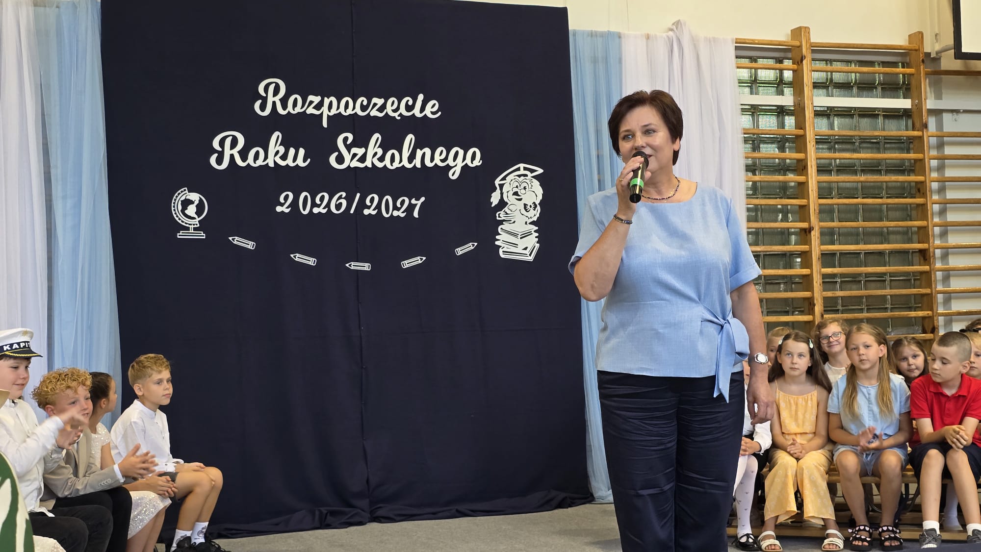 Uroczyste rozpoczęcie roku szkolnego 2026/2027 w klasach 4-8. Przemówienie pani dyrektor.