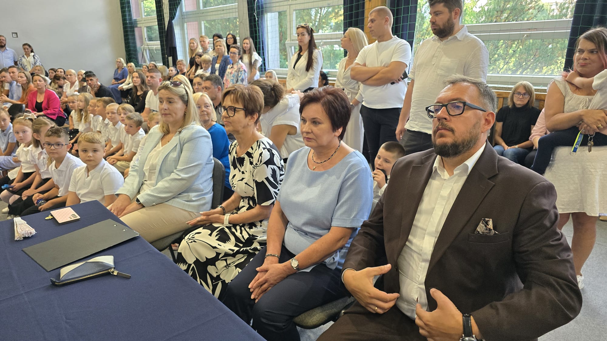 Uroczyste rozpoczęcie roku szkolnego 2026/2027 w klasach 4-8. Publiczność.